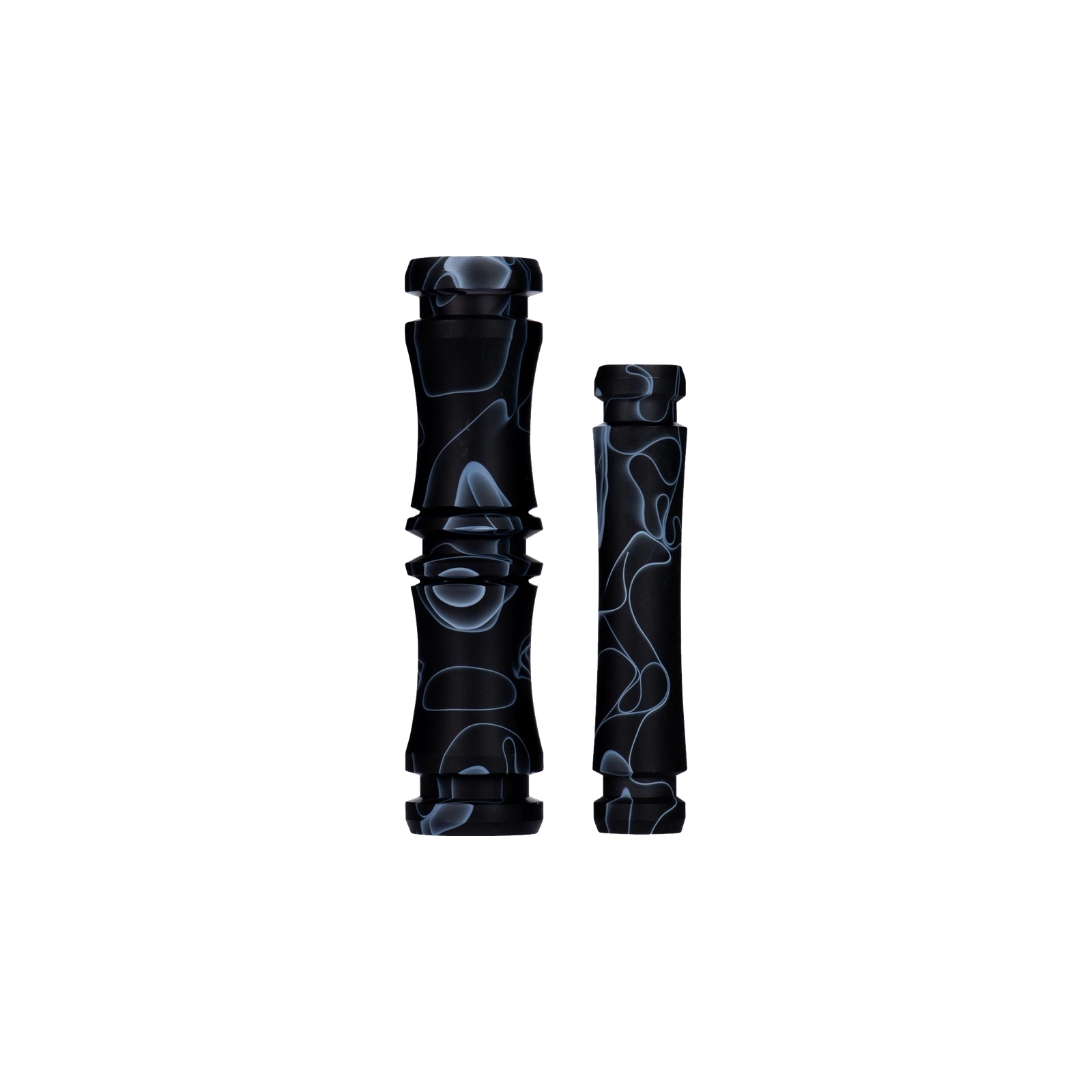 Moze Breeze Two +Line Sleeve Set Wavy Black &ndash; Detailaufnahme des austauschbaren Rauchs&auml;ulensleeves in schwarzem Design. 1