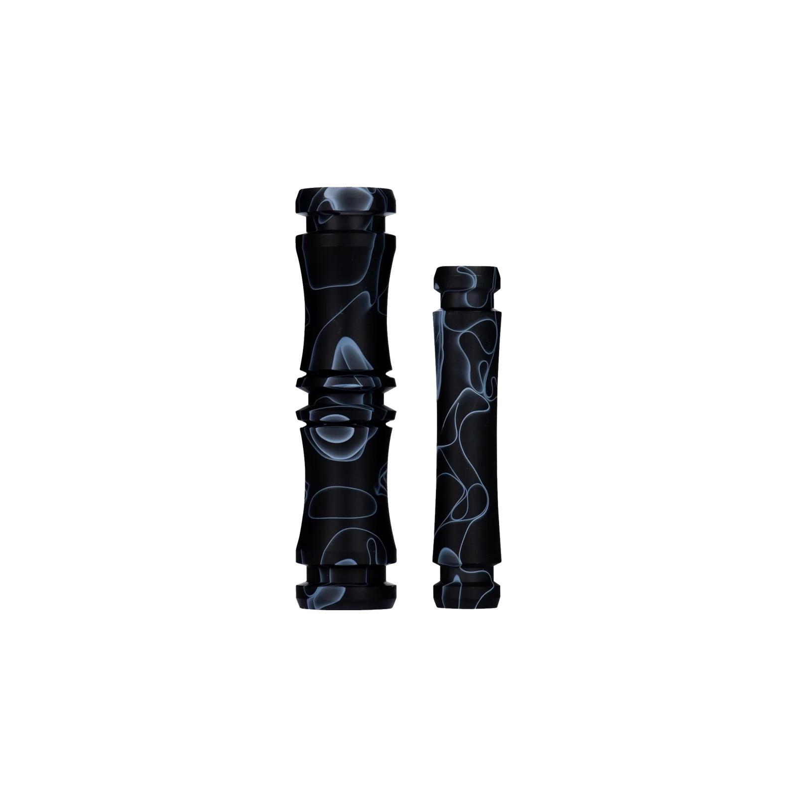 Moze Breeze Two +Line Sleeve Set Wavy Black &ndash; Detailaufnahme des austauschbaren Rauchs&auml;ulensleeves in schwarzem Design. 1