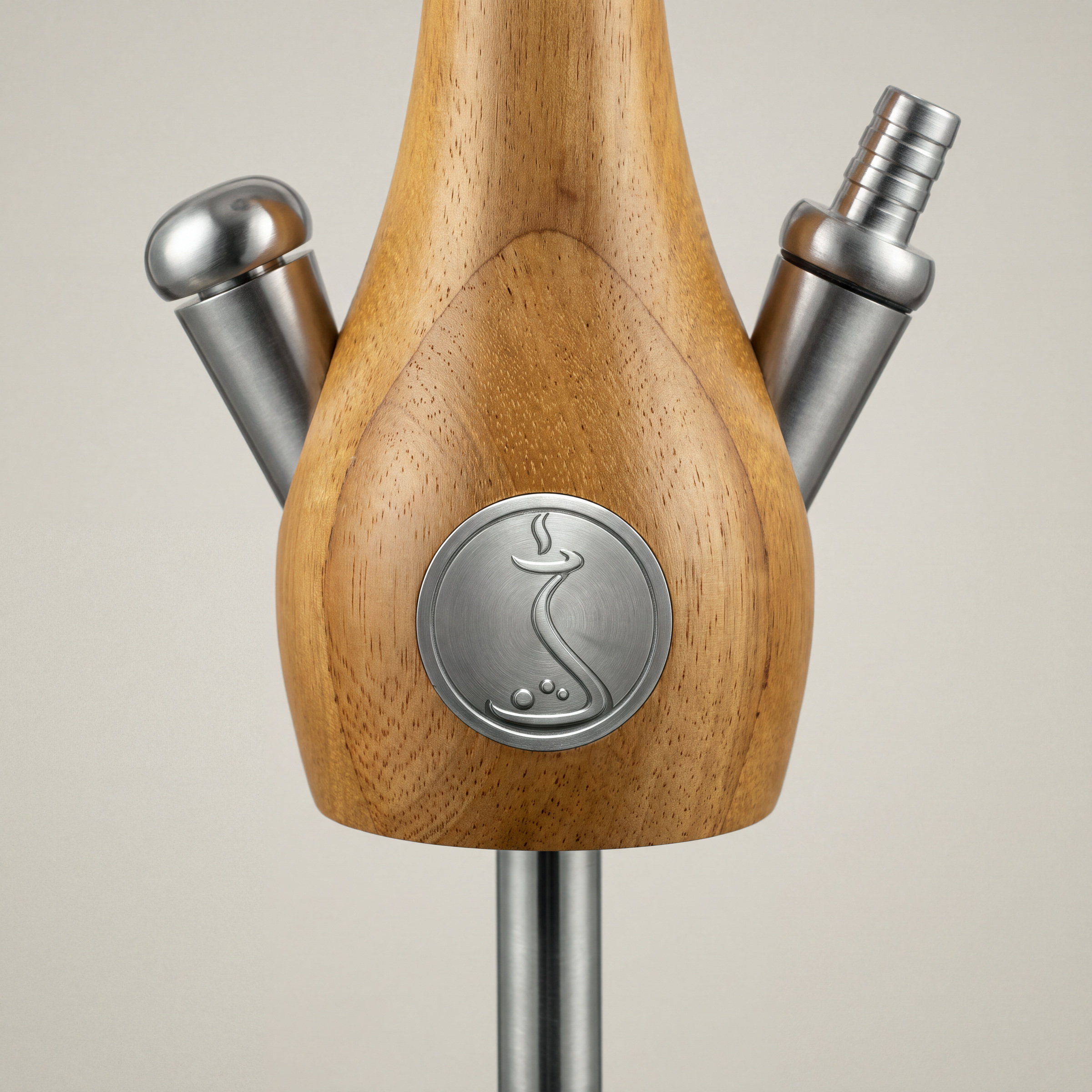 Goldbrauner Iroko-Bauch der Wookah Body mit Edelstahl-Medaillon, Ventil und geripptem Schlauchanschluss