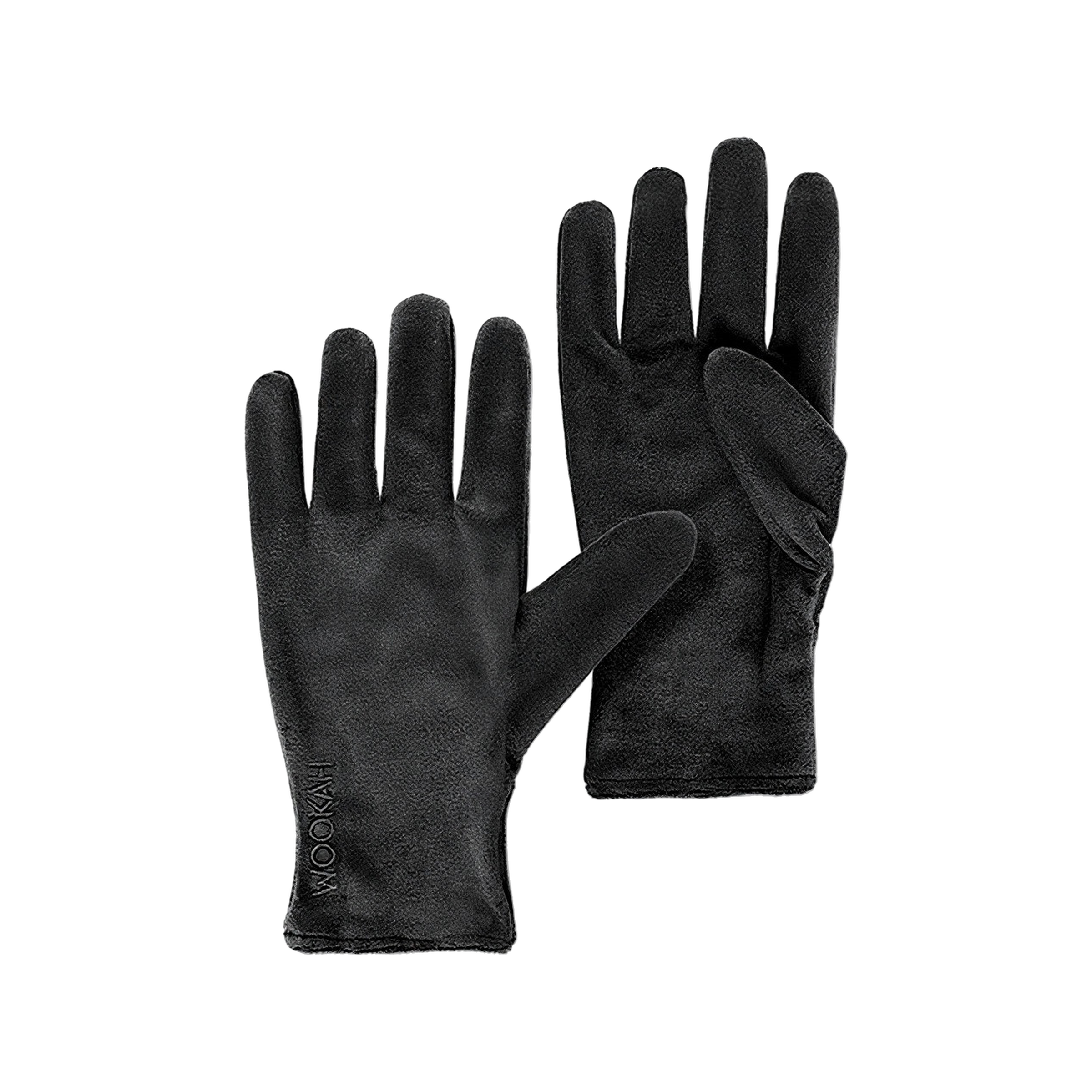 Wookah Care Gloves: ein Paar schwarze Pflegehandschuhe aus Velourssamt mit WOOKAH-Stickerei, freigestellt