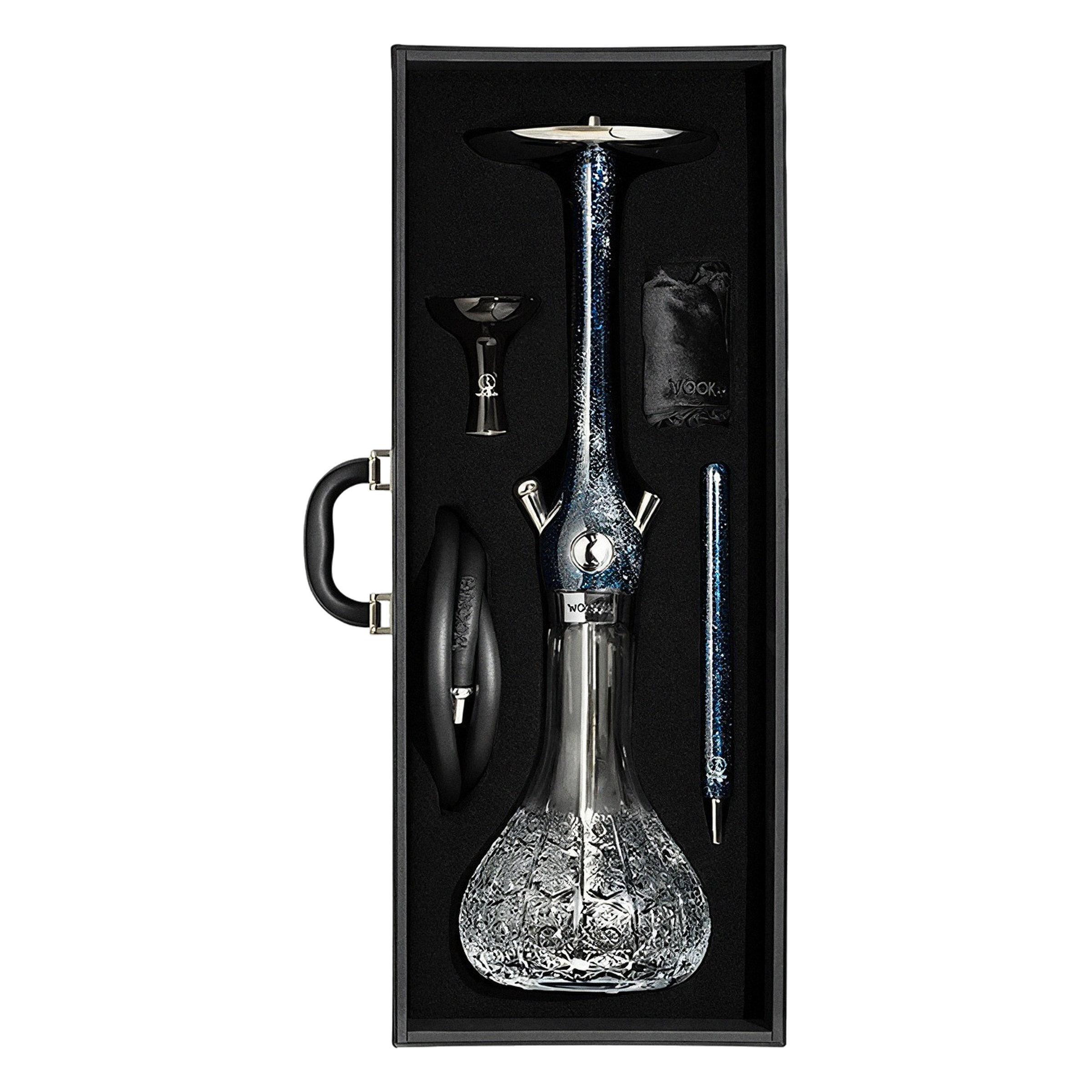 Ge&ouml;ffneter Spezialkoffer mit Shisha Exclusive Galaxy, Galaxy-Mundst&uuml;ck und Zubeh&ouml;r in der Polsterung