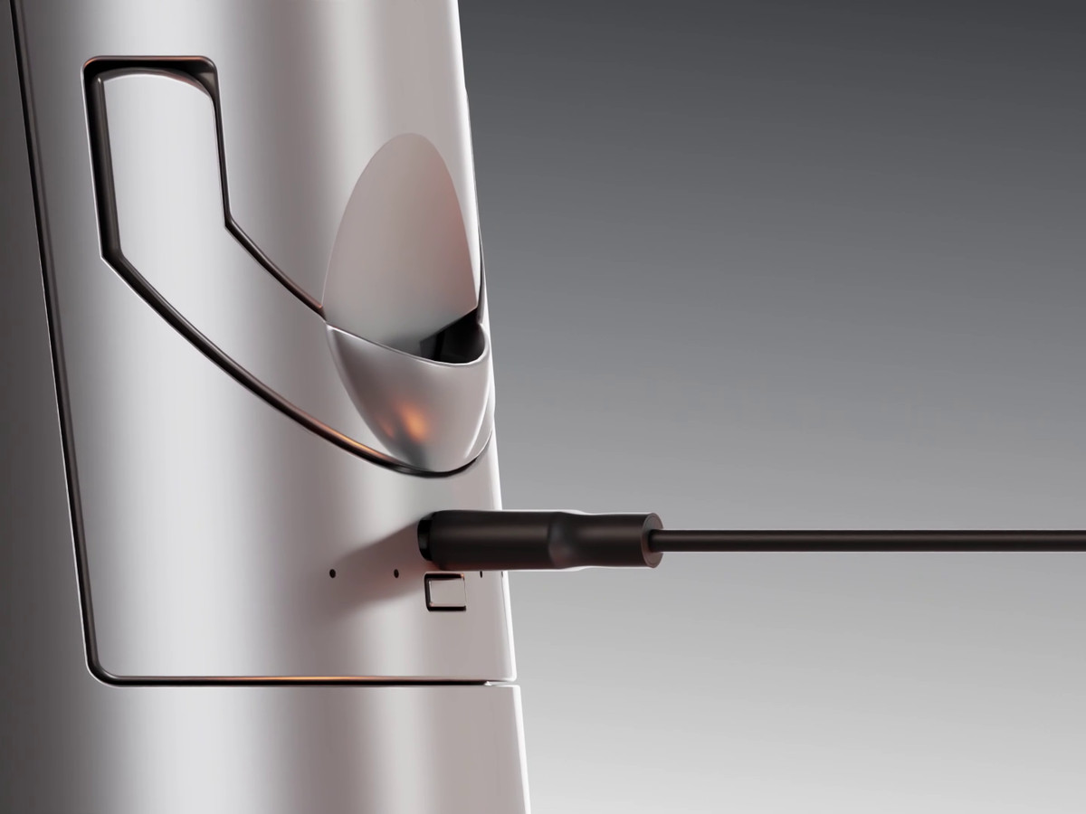 Akku in der shii eingesetzt, USB-C-Kabel angeschlossen