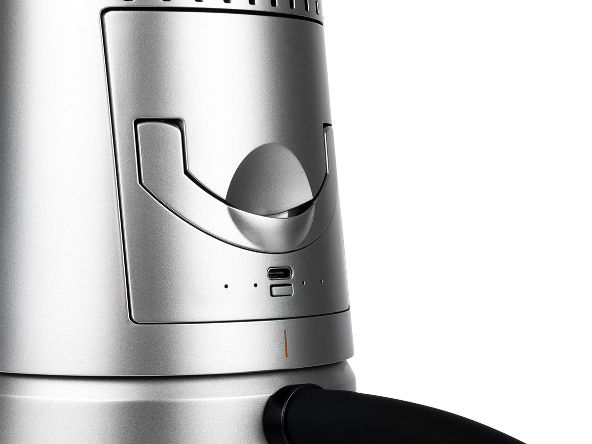 R&uuml;ckseite der shii Silk Gray mit Wechselakku und USB-C-Anschluss